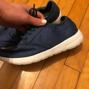 Danskin Now memory foam sneaker